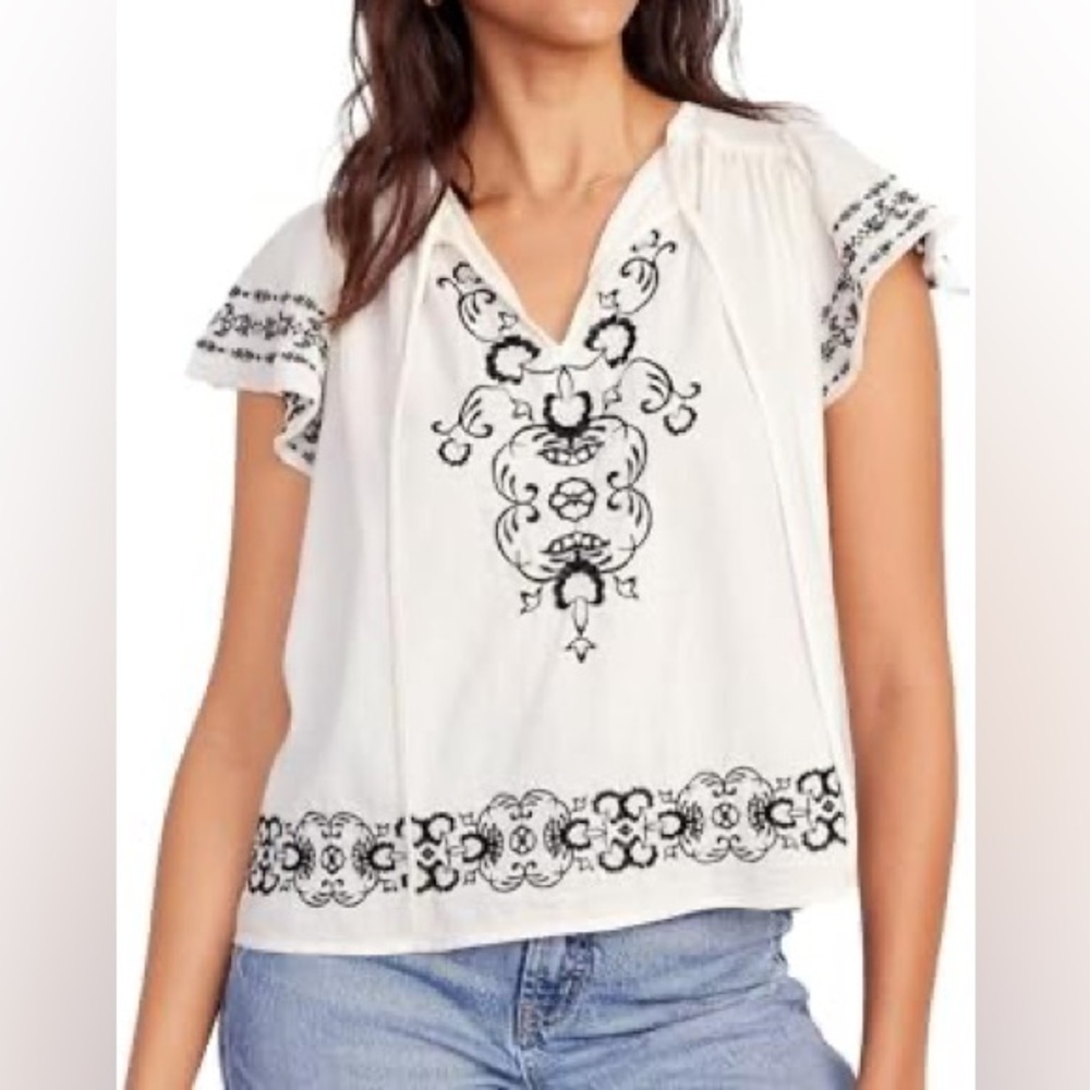 Old Navy Blouse Size XL Cream And Black Embroidery NWT Boho